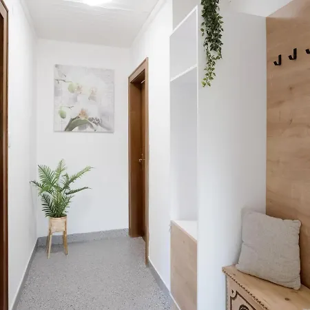 Mountain-view In With Private Garden *