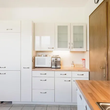 Apartamento Mountain-view In With Private Garden